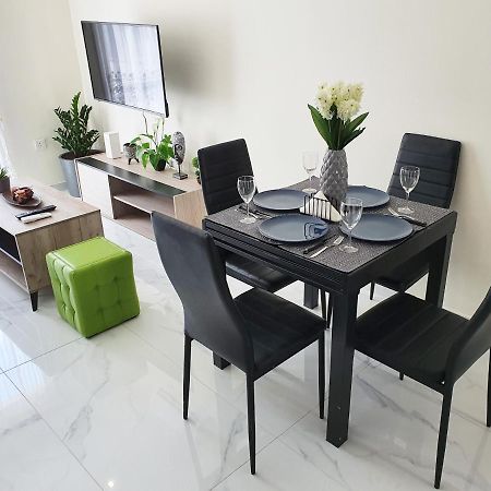 2 Bedroom Cozy Apartment Near Tourist Area, 200M From Sea Paphos Bagian luar foto