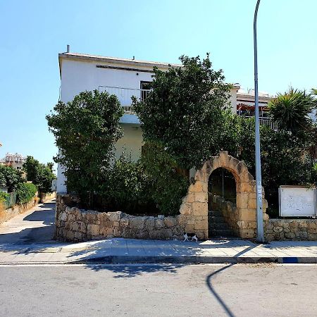 2 Bedroom Cozy Apartment Near Tourist Area, 200M From Sea Paphos Bagian luar foto