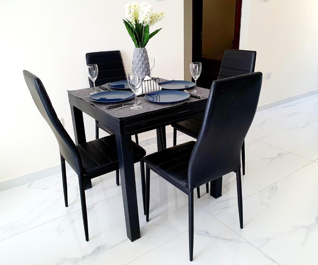 2 Bedroom Cozy Apartment Near Tourist Area, 200M From Sea Paphos Bagian luar foto