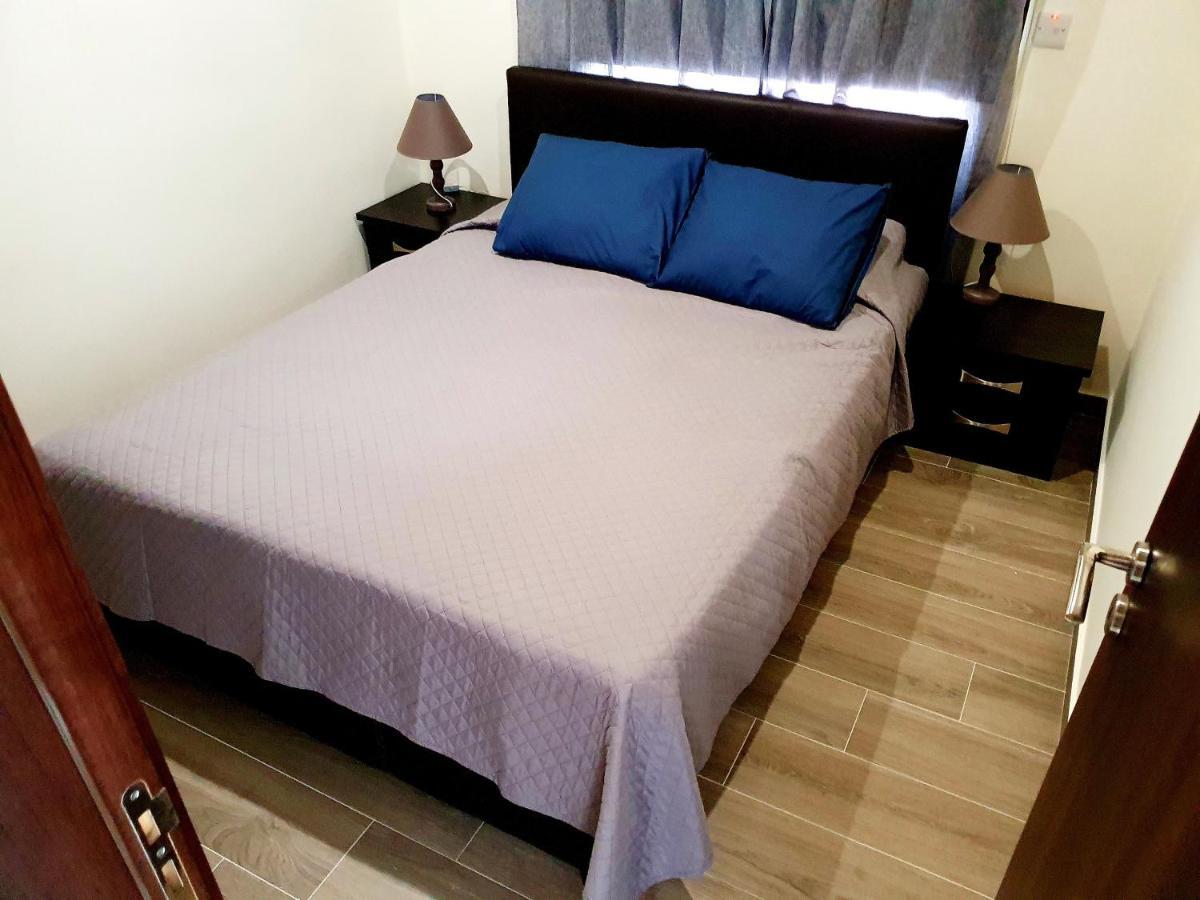 2 Bedroom Cozy Apartment Near Tourist Area, 200M From Sea Paphos Bagian luar foto